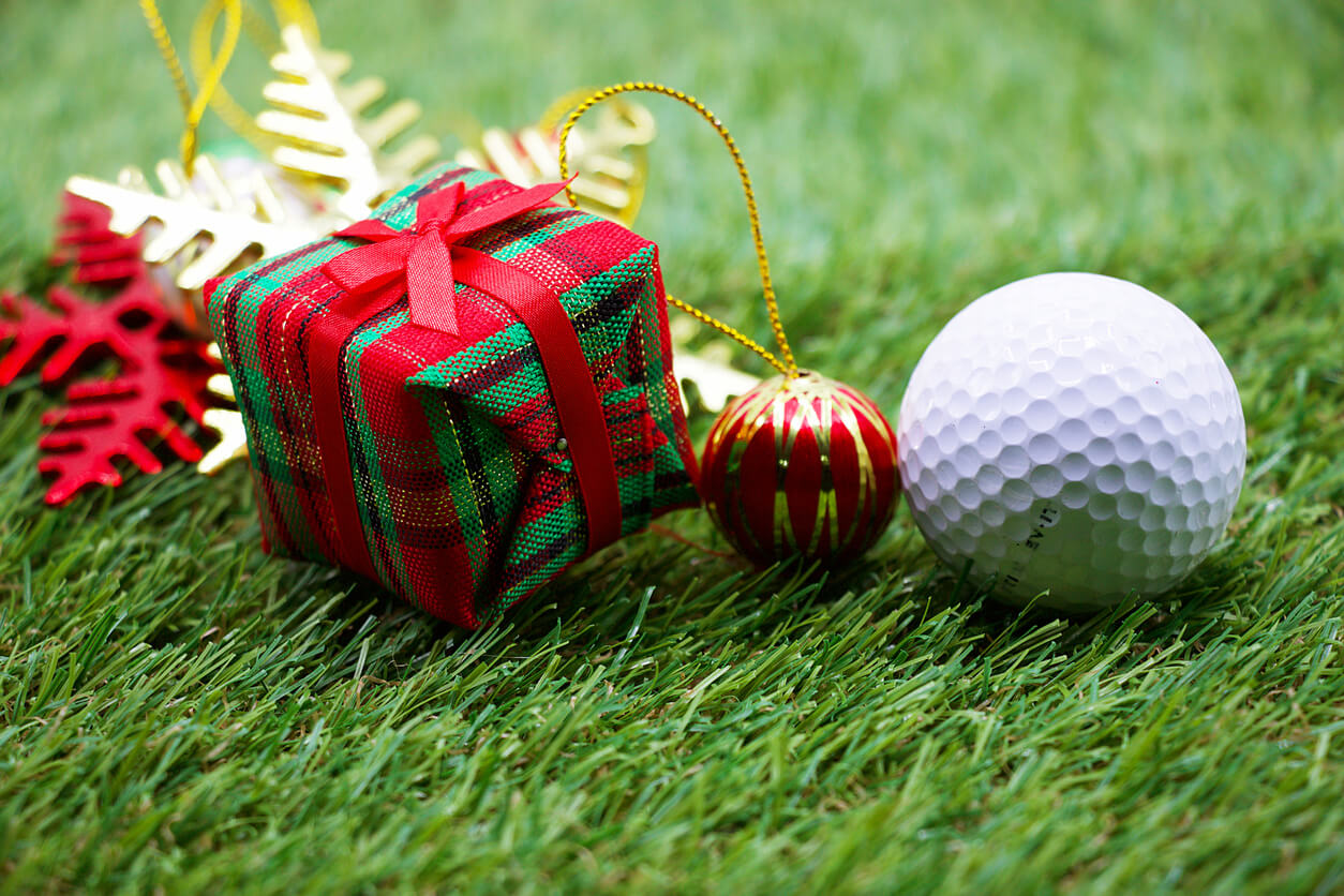 https://www.golfcare.co.uk/blog/wp-content/uploads/sites/6/2019/11/christmas-golf-gifts.jpg
