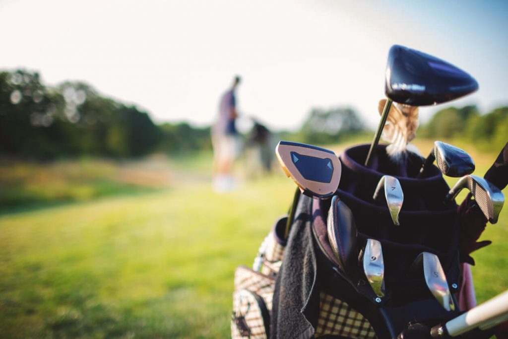 how to become a golf caddie