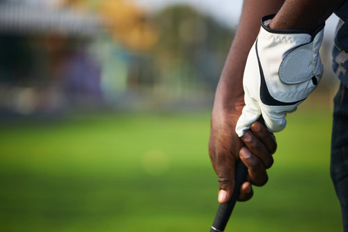 how to hold a golf club