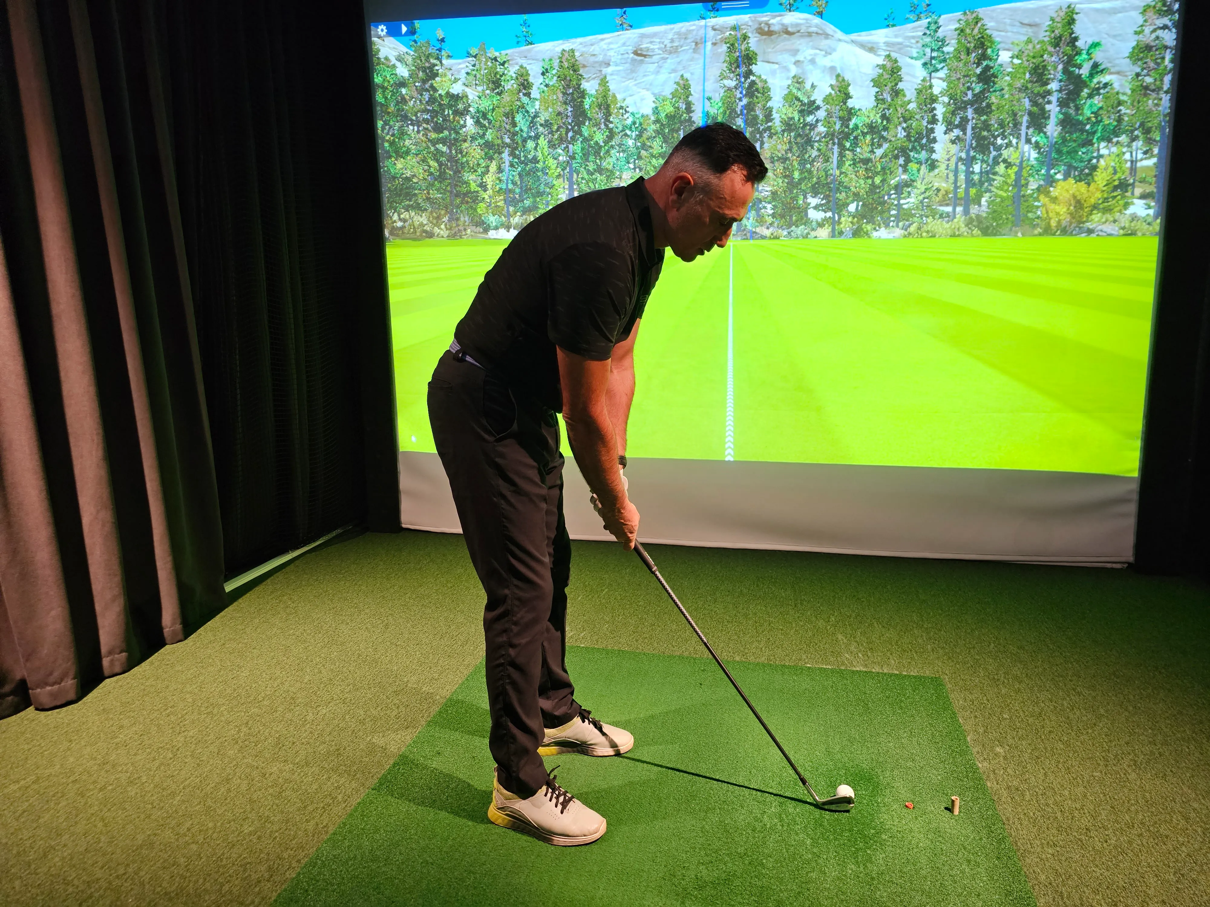 Where can I play indoor golf? The best golf simulators near you