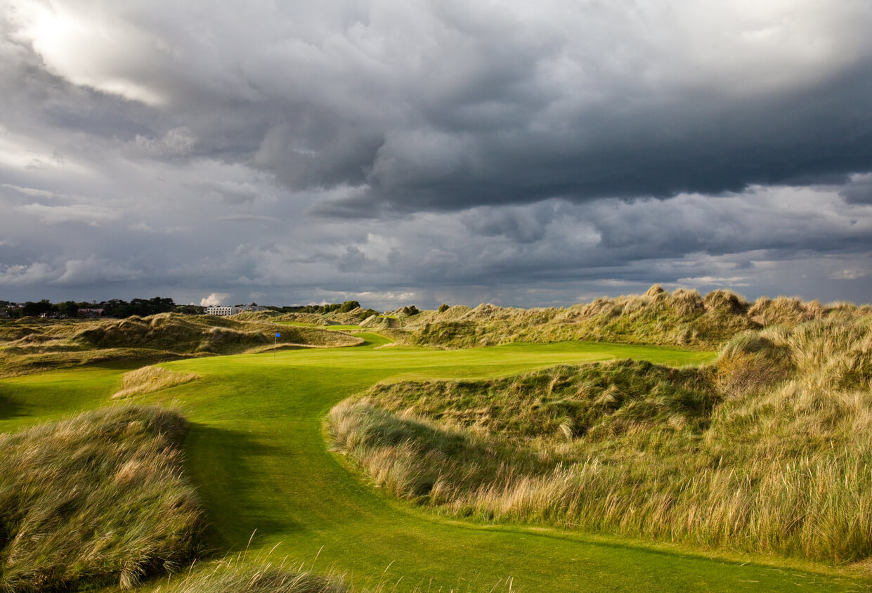 What is a links golf course?