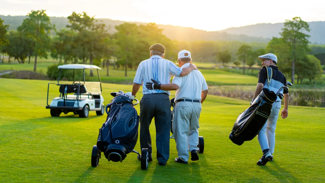 What is 'ham and egging' in golf?